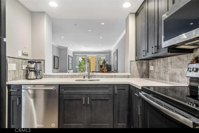 2233 Martin 201, Irvine, CA 92612