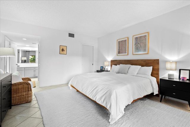 11863 Wimbledon Circle 446, Wellington, FL 33414