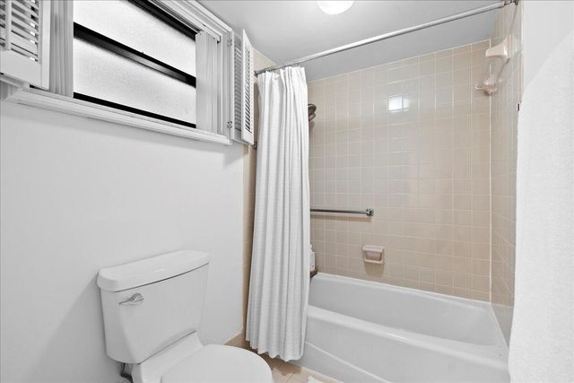 11863 Wimbledon Circle 446, Wellington, FL 33414