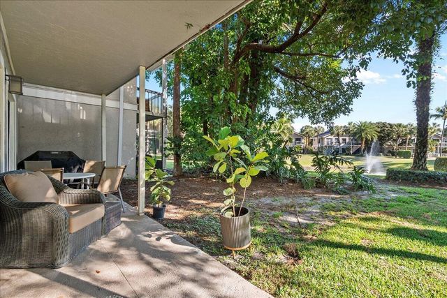 11863 Wimbledon Circle 446, Wellington, FL 33414