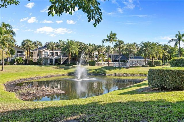 11863 Wimbledon Circle 446, Wellington, FL 33414