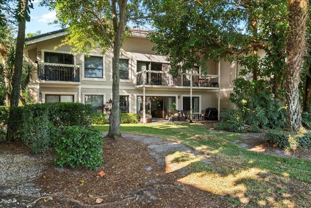 11863 Wimbledon Circle 446, Wellington, FL 33414