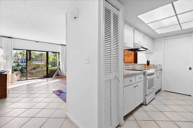 11863 Wimbledon Circle 446, Wellington, FL 33414