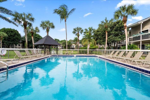 11863 Wimbledon Circle 446, Wellington, FL 33414