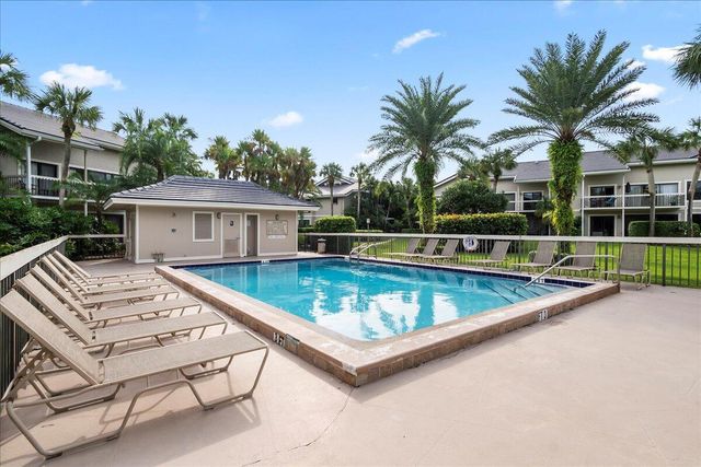 11863 Wimbledon Circle 446, Wellington, FL 33414