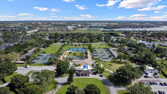 11863 Wimbledon Circle 446, Wellington, FL 33414