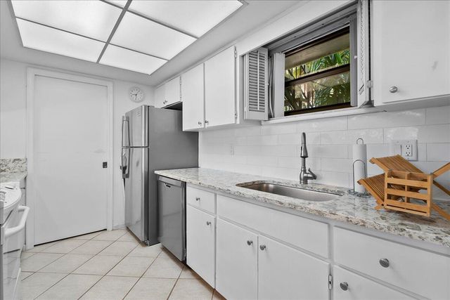 11863 Wimbledon Circle 446, Wellington, FL 33414