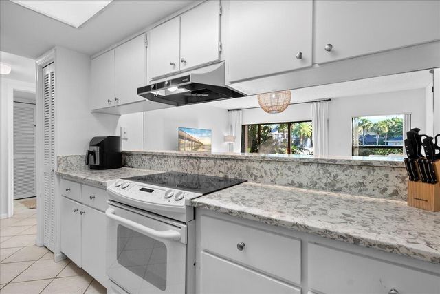 11863 Wimbledon Circle 446, Wellington, FL 33414
