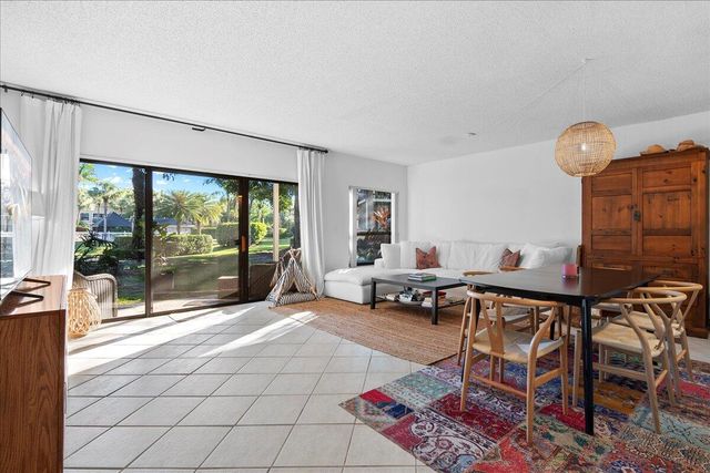 11863 Wimbledon Circle 446, Wellington, FL 33414