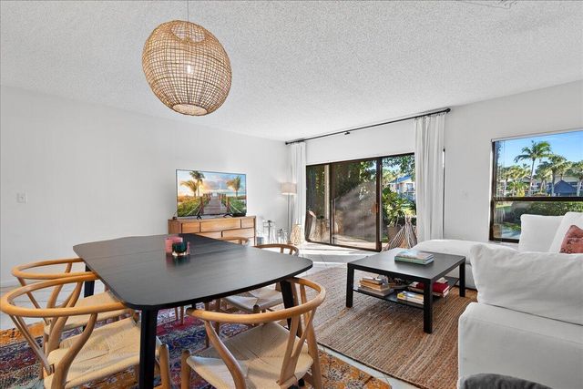 11863 Wimbledon Circle 446, Wellington, FL 33414