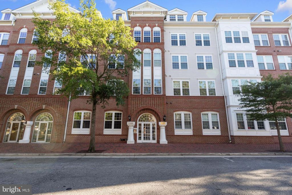 4950 BRENMAN PARK DR #411, Alexandria, VA 22304