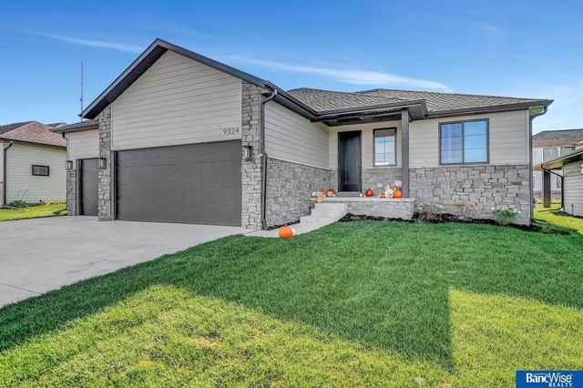 9324 S 86th Street, Lincoln, NE 68526