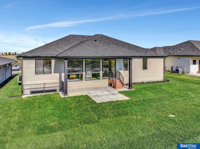 9324 S 86th Street, Lincoln, NE 68526