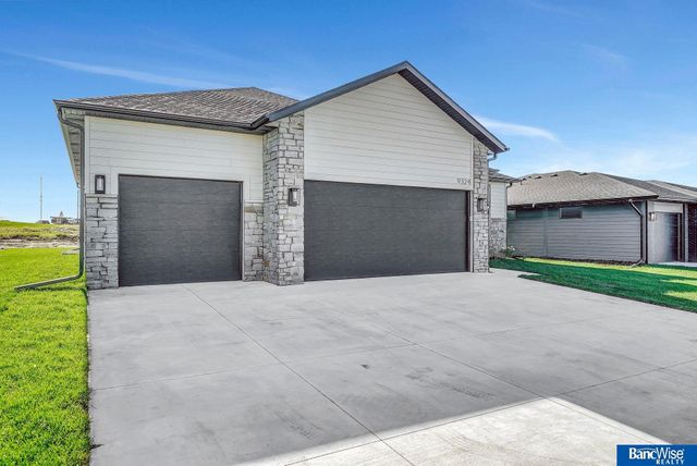 9324 S 86th Street, Lincoln, NE 68526