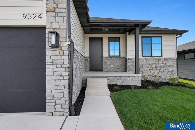 9324 S 86th Street, Lincoln, NE 68526
