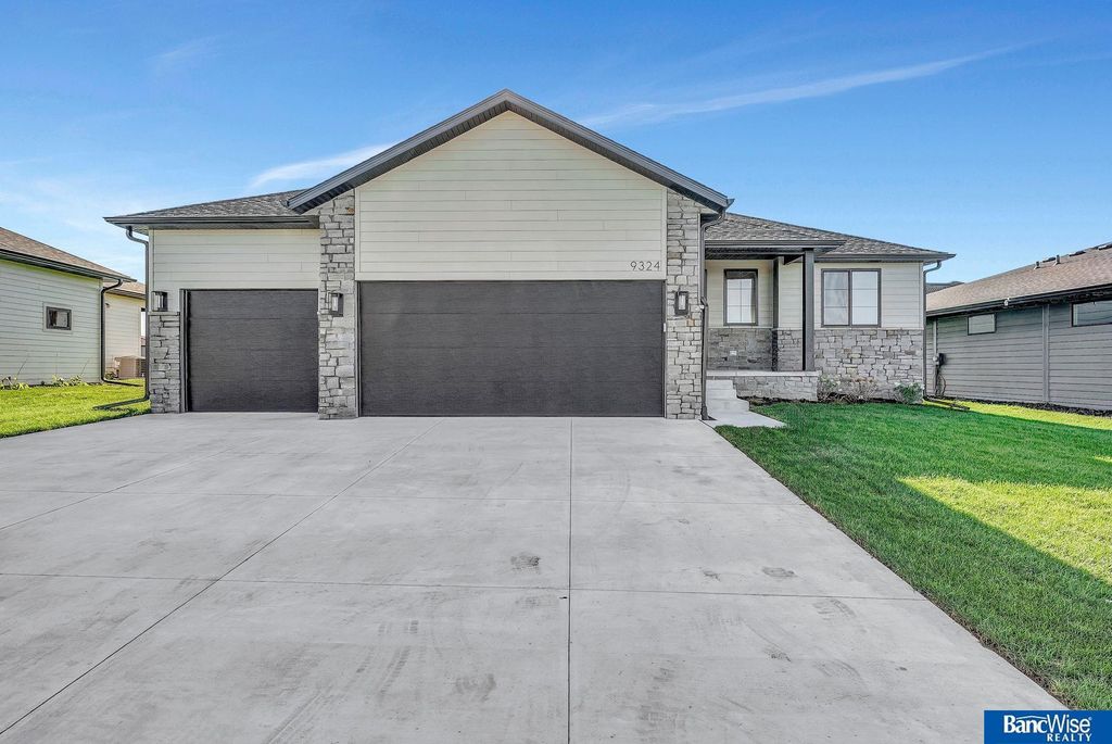 9324 S 86th Street, Lincoln, NE 68526