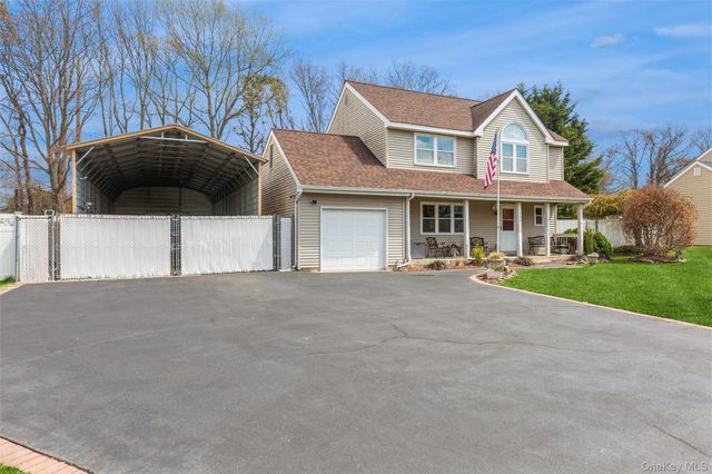 145 Bishop Lane, Holbrook, NY 11741