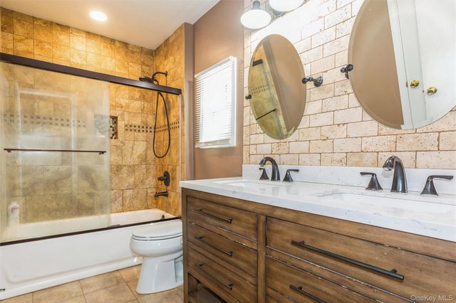 145 Bishop Lane, Holbrook, NY 11741