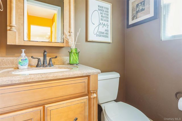 145 Bishop Lane, Holbrook, NY 11741