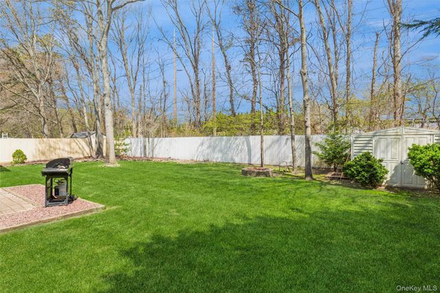 145 Bishop Lane, Holbrook, NY 11741