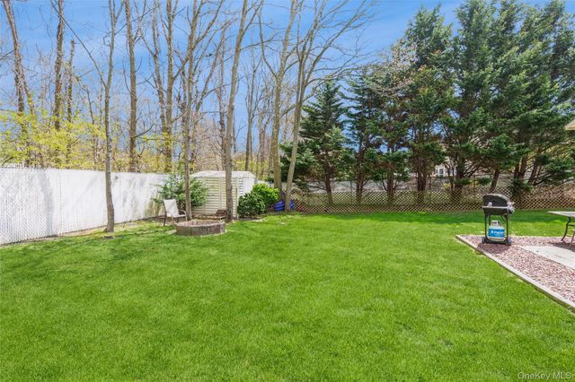 145 Bishop Lane, Holbrook, NY 11741