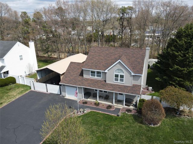 145 Bishop Lane, Holbrook, NY 11741