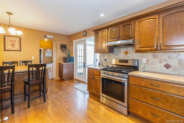 145 Bishop Lane, Holbrook, NY 11741