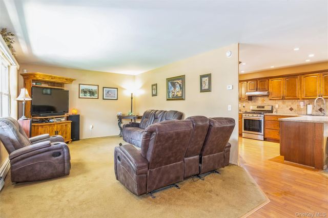 145 Bishop Lane, Holbrook, NY 11741