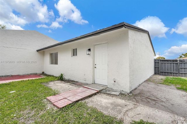 1590 Kia Dr, Homestead, FL 33033