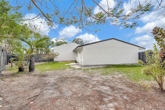 1590 Kia Dr, Homestead, FL 33033