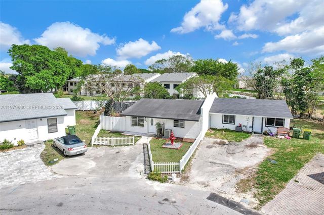 1590 Kia Dr, Homestead, FL 33033