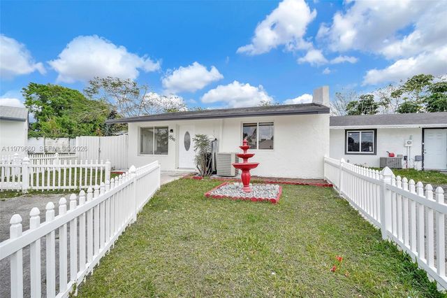 1590 Kia Dr, Homestead, FL 33033