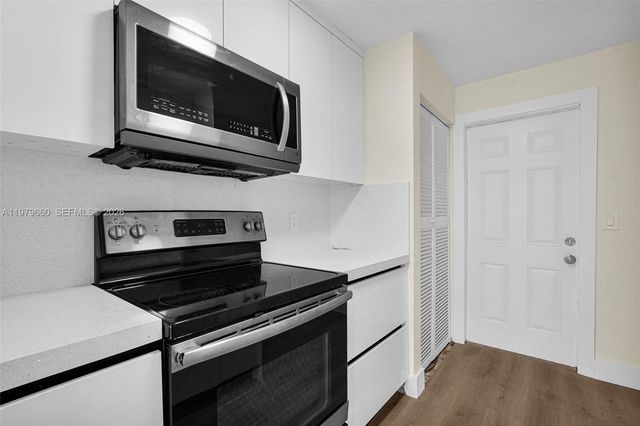 1590 Kia Dr, Homestead, FL 33033