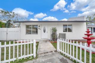 1590 Kia Dr, Homestead, FL 33033