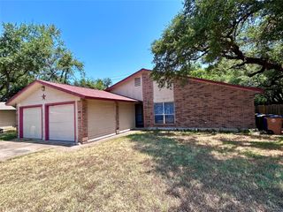 8802 Pineridge DR B, Austin, TX 78729