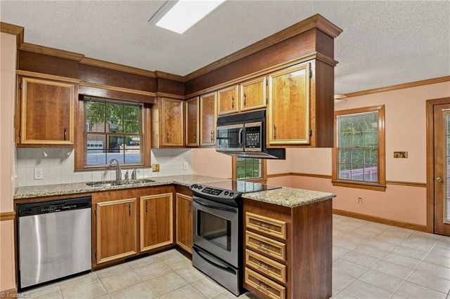 1014 Greenhurst Road, Winston-salem, NC 27104