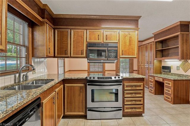 1014 Greenhurst Road, Winston-salem, NC 27104