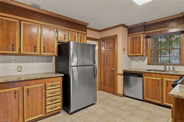 1014 Greenhurst Road, Winston-salem, NC 27104