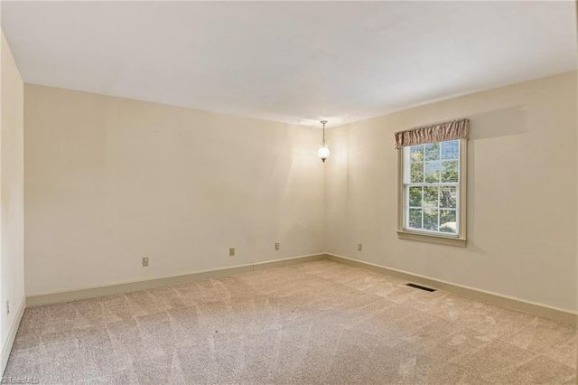1014 Greenhurst Road, Winston-salem, NC 27104