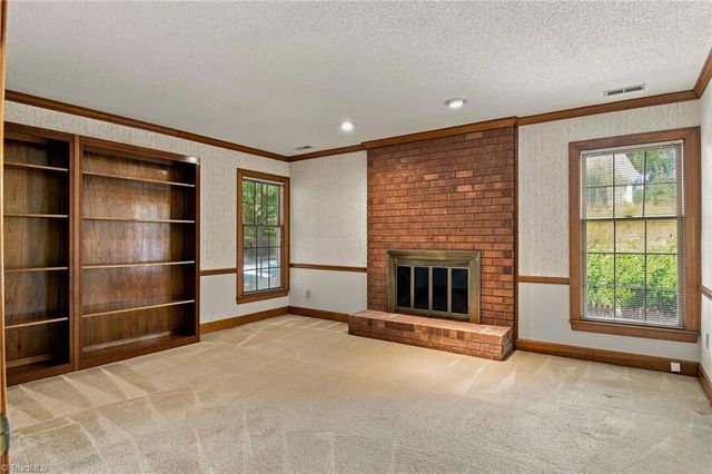 1014 Greenhurst Road, Winston-salem, NC 27104