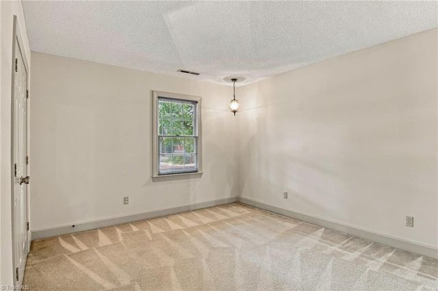 1014 Greenhurst Road, Winston-salem, NC 27104