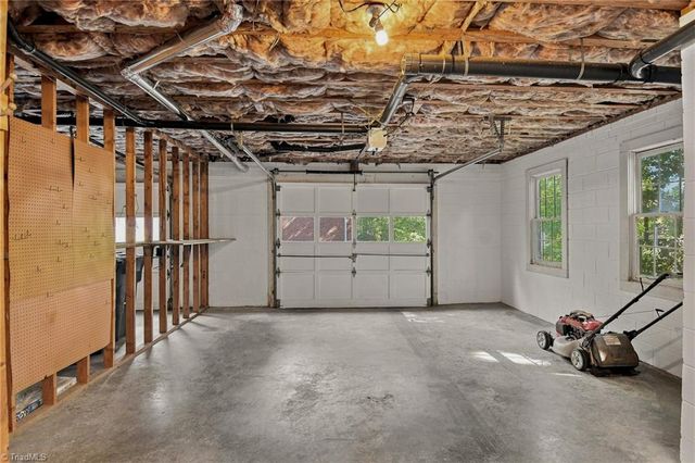 1014 Greenhurst Road, Winston-salem, NC 27104