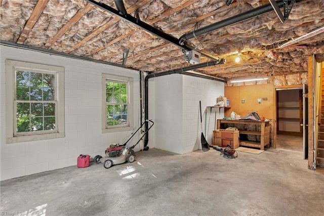 1014 Greenhurst Road, Winston-salem, NC 27104