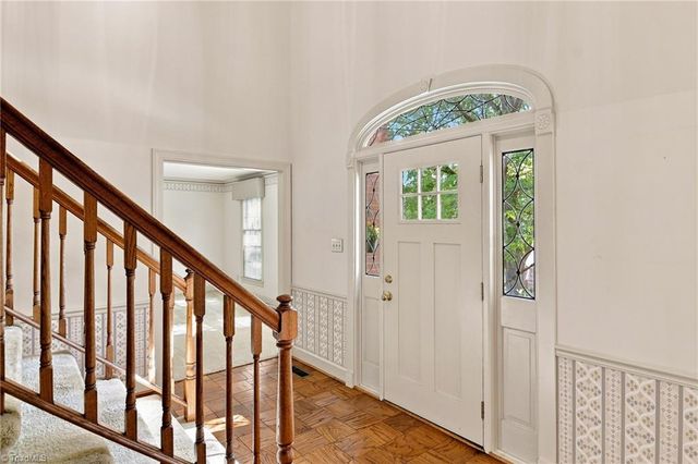 1014 Greenhurst Road, Winston-salem, NC 27104