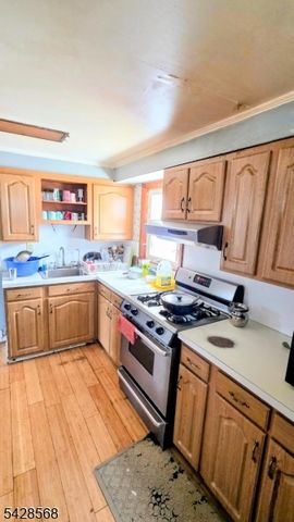 7 Barnard Pl, North Arlington Boro, NJ 07031