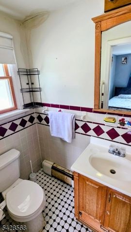 7 Barnard Pl, North Arlington Boro, NJ 07031
