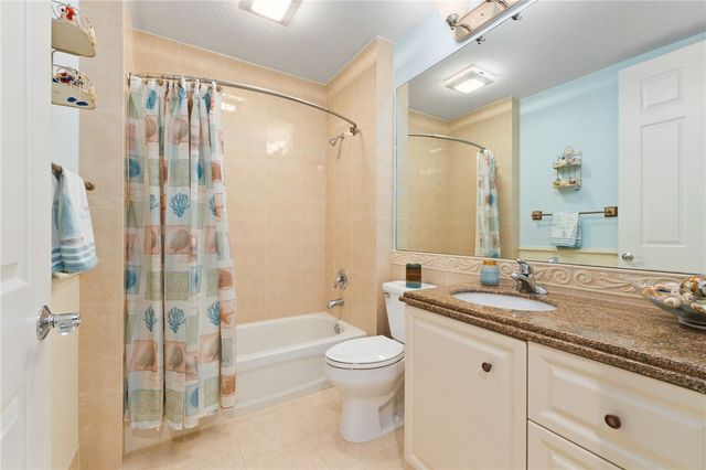 27 Harbour Isle Drive W 105, Fort Pierce, FL 34949