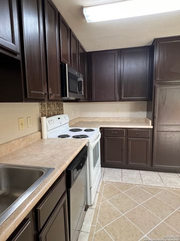 9140 Timber Path Unit 802, San Antonio, TX 78250