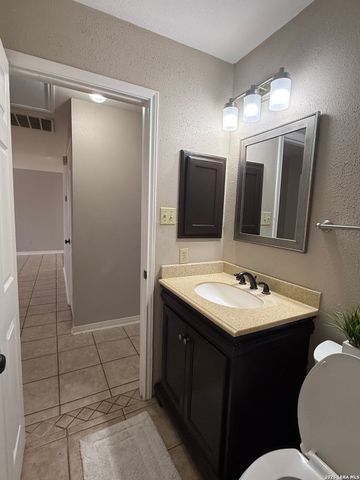 9140 Timber Path Unit 802, San Antonio, TX 78250