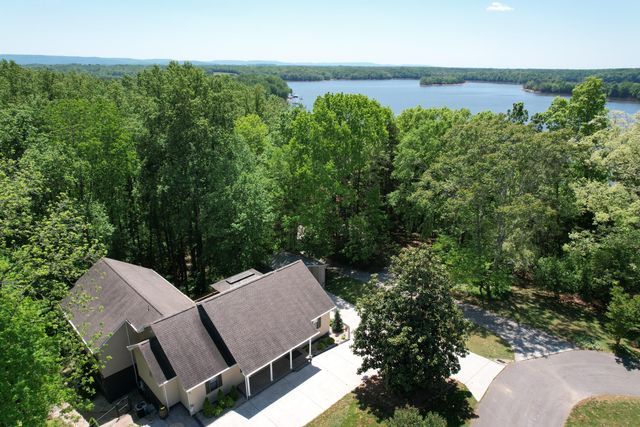 105 W Paradise Drive, Winchester, TN 37398